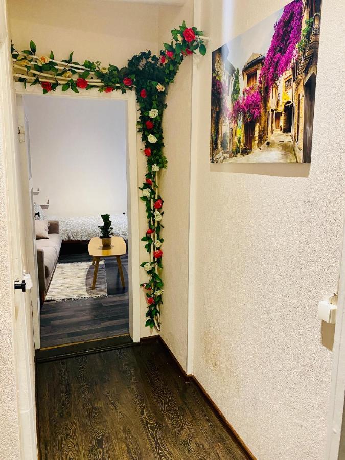 1 Bedroom Apartment Near Kadriorg Swan Pond Reval Esterno foto