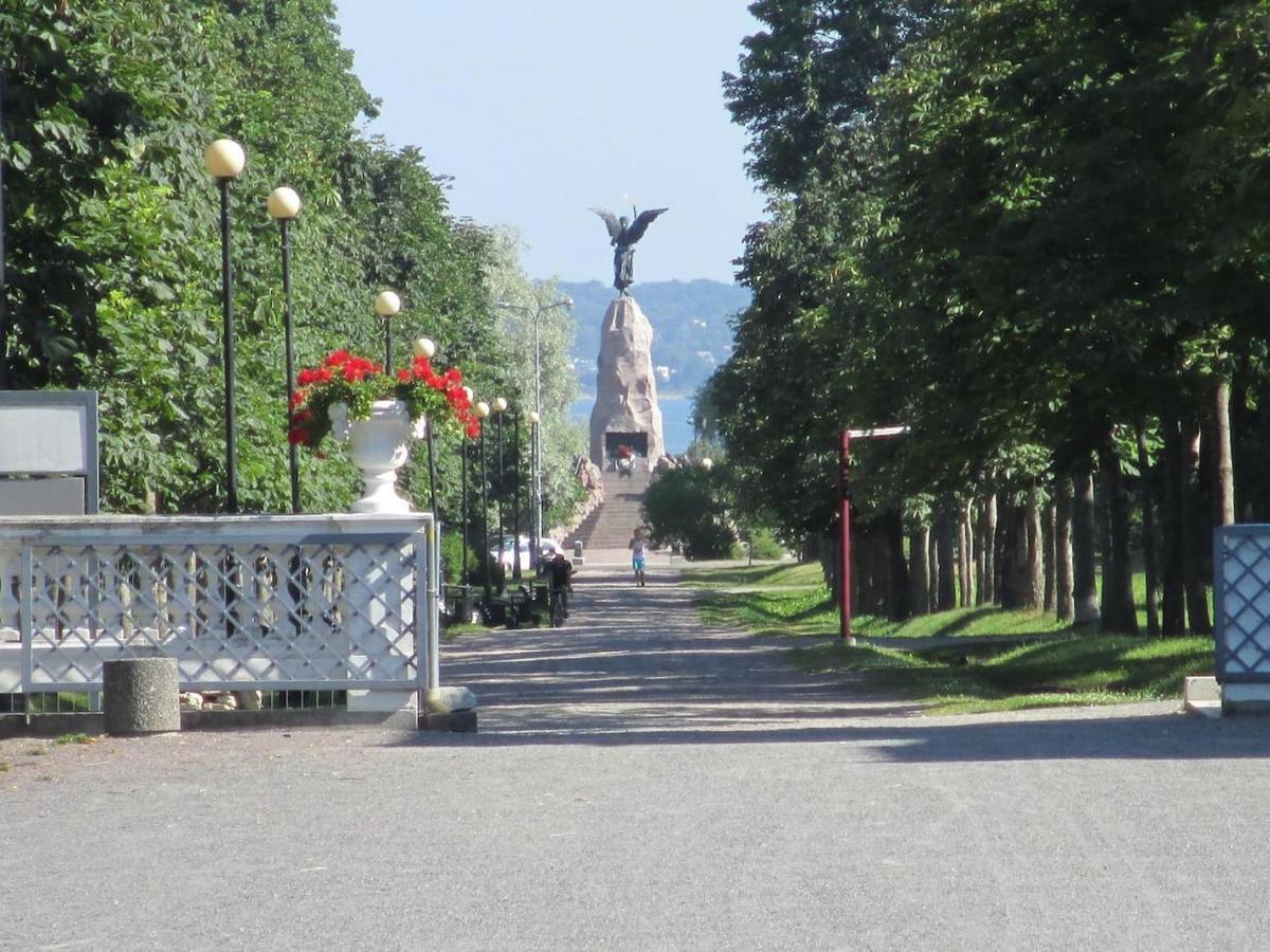 1 Bedroom Apartment Near Kadriorg Swan Pond Reval Esterno foto